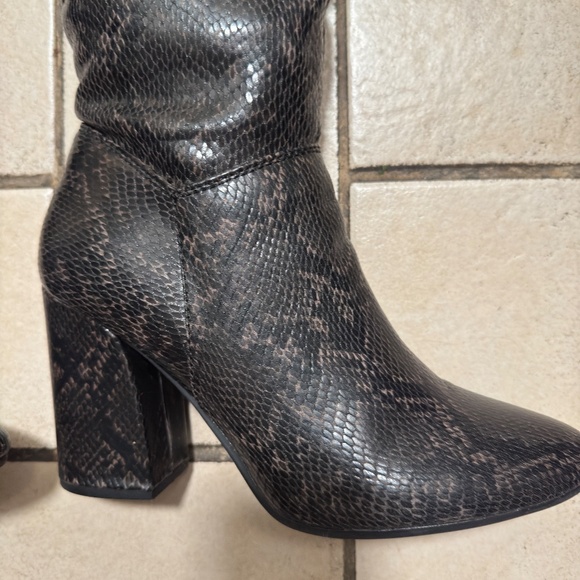 Seven Goals Snakeskin Slouchy Boots Sz 10 - Picture 3 of 6